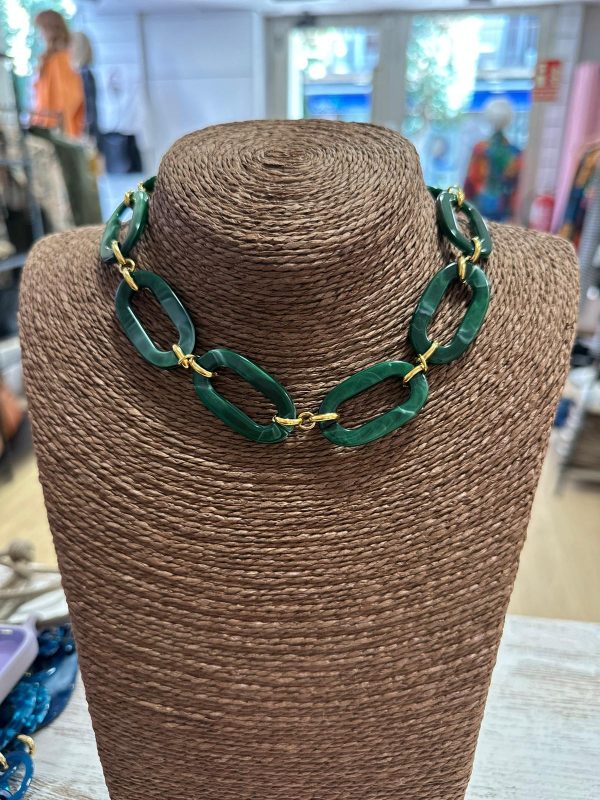 8888001543 - collar