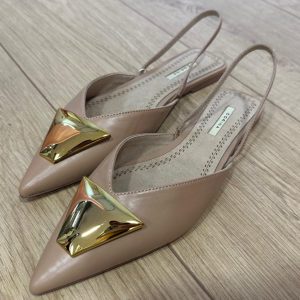 ZAPATO PUNTERA DORADA