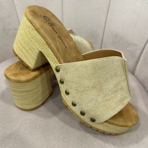 Zueco tacón beige