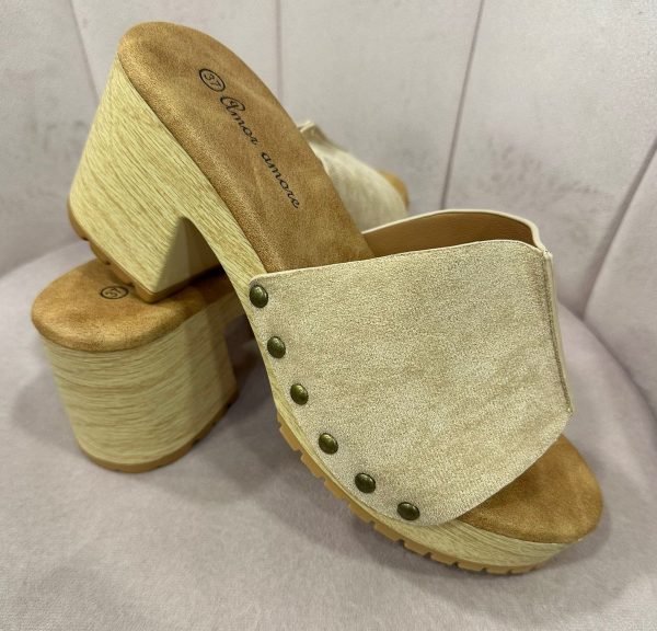 Zueco tacón beige